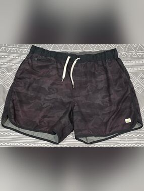 Vuori Mens Camo Shorts Size Large